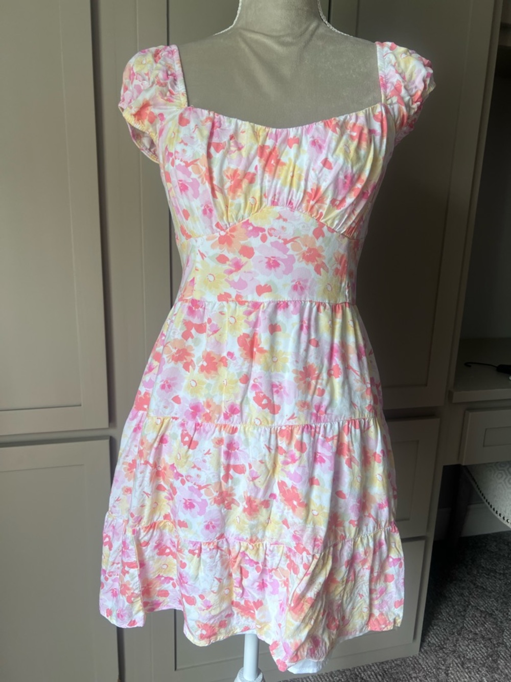 Hollister Women’s Pink Floral Pastel Tiered Summer Dress - Size Medium- Like New